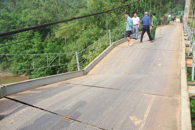 Tuy&ecirc;n Quang: Cầu treo Vĩnh Hảo đứt c&aacute;p , tạm dừng lưu th&ocirc;ng khẩn cấp - Ảnh 2.