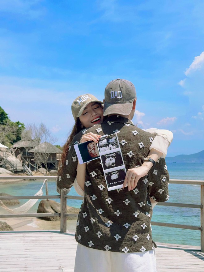 MC Huyền Trang chia sẻ hạnh ph&uacute;c l&agrave;m mẹ lần đầu v&agrave; t&ecirc;n b&eacute; Mica - Ảnh 2.
