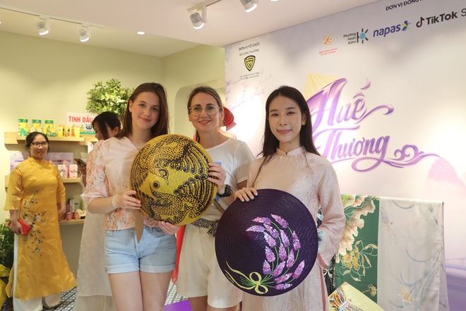 H&agrave; Nội: Khai trương kh&ocirc;ng gian 'Huế thương', mang đặc sản Huế đến tận tay du kh&aacute;ch, người ti&ecirc;u d&ugrave;ng Thủ đ&ocirc; - Ảnh 2.