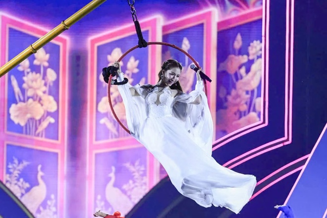 Ho&agrave; Minzy, Quang H&ugrave;ng MasterD khuấy động hơn 20.000 kh&aacute;n giả trong Concert Thanh Xu&acirc;n - Ảnh 6.