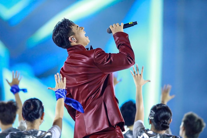Ho&agrave; Minzy, Quang H&ugrave;ng MasterD khuấy động hơn 20.000 kh&aacute;n giả trong Concert Thanh Xu&acirc;n - Ảnh 2.