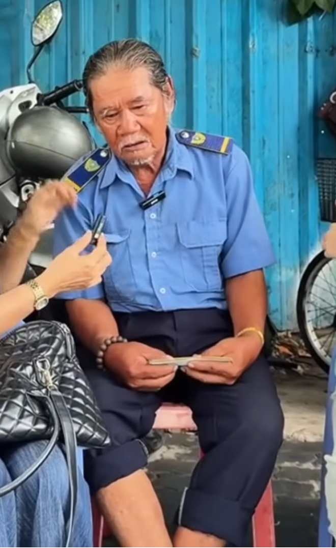 Cuộc sống cơ cực của nghệ sĩ cải lương Quang ' nhỏ ' giữa bệnh tật v&agrave; ngh&egrave;o kh&oacute; - Ảnh 5.