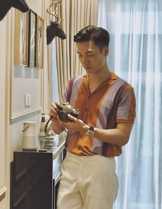 Con trai Mạnh Trường mới 10 tuổi đ&atilde; lớn phổng phao, mặc vừa &aacute;o của bố - Ảnh 2.
