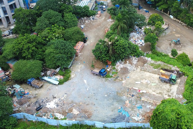 H&agrave; Nội: H&agrave;ng ng&agrave;n m2 đất tại phường Ph&uacute; Diễn bị 'h&ocirc; biến' th&agrave;nh b&atilde;i tập kết r&aacute;c thải, phế liệu quy m&ocirc; lớn - Ảnh 2.