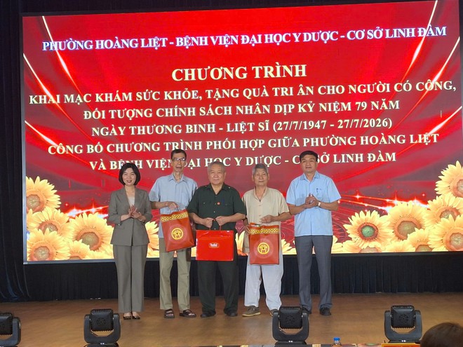 Khám sức khỏe, tri ân tặng quà cho người có công, đối tượng chính sách - Ảnh 2.
