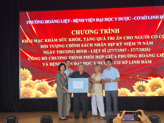 Khám sức khỏe, tri ân tặng quà cho người có công, đối tượng chính sách - Ảnh 3.