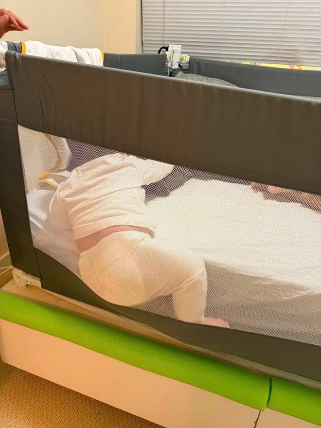 Tin sao 19/7: Khoảnh khắc b&igrave;nh dị ấm &aacute;p của vợ chồng NSND C&ocirc;ng L&yacute;; Hoa hậu Ngọc H&acirc;n c&ugrave;ng con trai tắm biển - Ảnh 3.