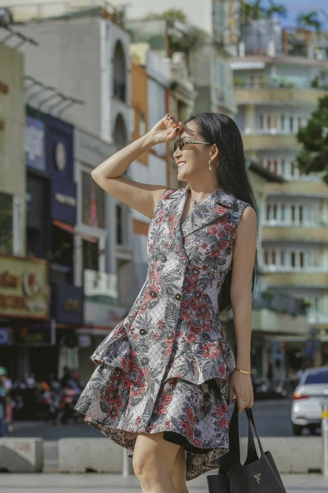 Tin sao 19/7: Khoảnh khắc b&igrave;nh dị ấm &aacute;p của vợ chồng NSND C&ocirc;ng L&yacute;; Hoa hậu Ngọc H&acirc;n c&ugrave;ng con trai tắm biển - Ảnh 9.
