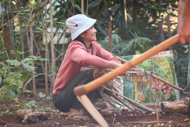 H'Hen Ni&ecirc; chia sẻ t&igrave;nh y&ecirc;u gia đ&igrave;nh Sau khi l&agrave;m mẹ năm 2026 - Ảnh 1.