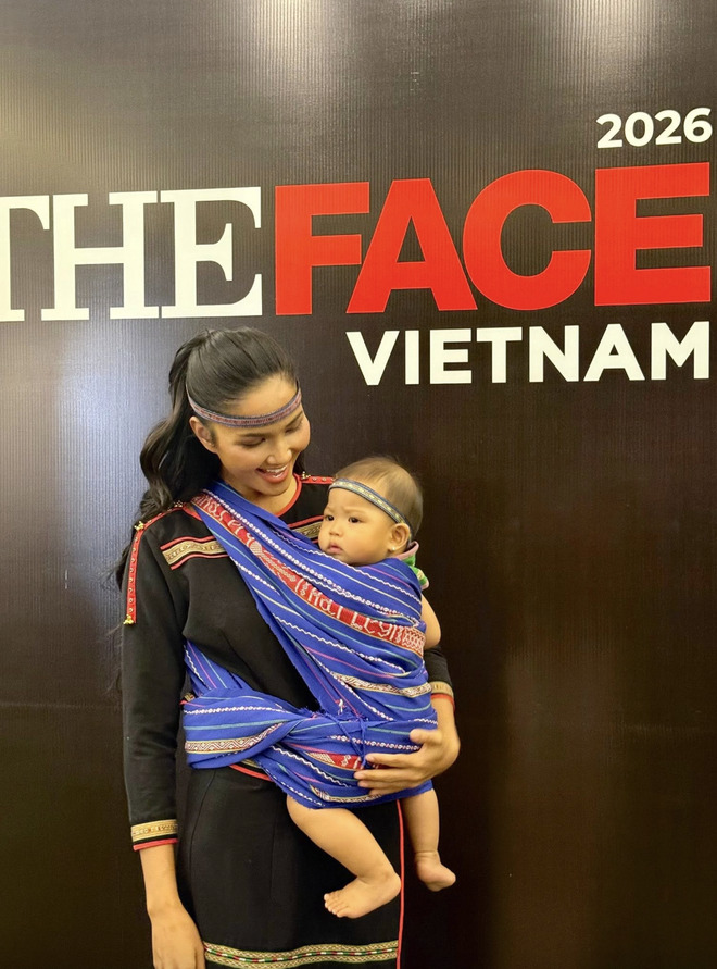 Mẹ đẻ H'Hen Ni&ecirc; lại g&acirc;y ch&uacute; &yacute;  - Ảnh 5.