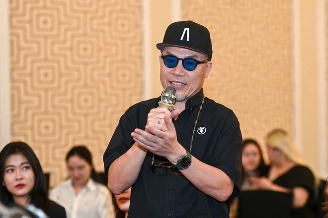 Giới chuyên môn trầm trồ với đại sử thi sân khấu đậm đặc chất Việt 'Đất Nước Thiên Hùng Ca' - Ảnh 8.
