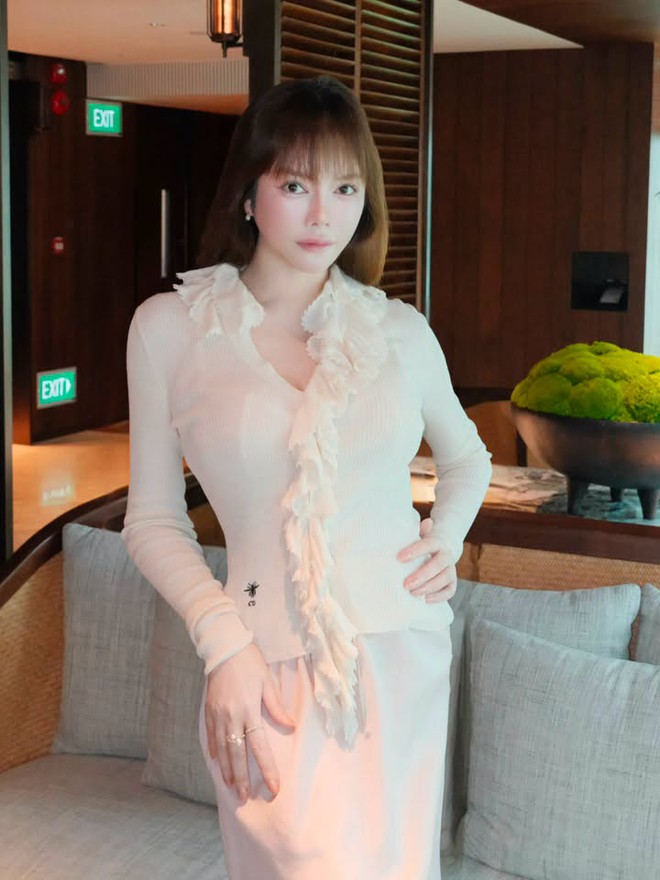 Lý Nhã Kỳ gây chú ý ở tuổi 43 - Ảnh 4.