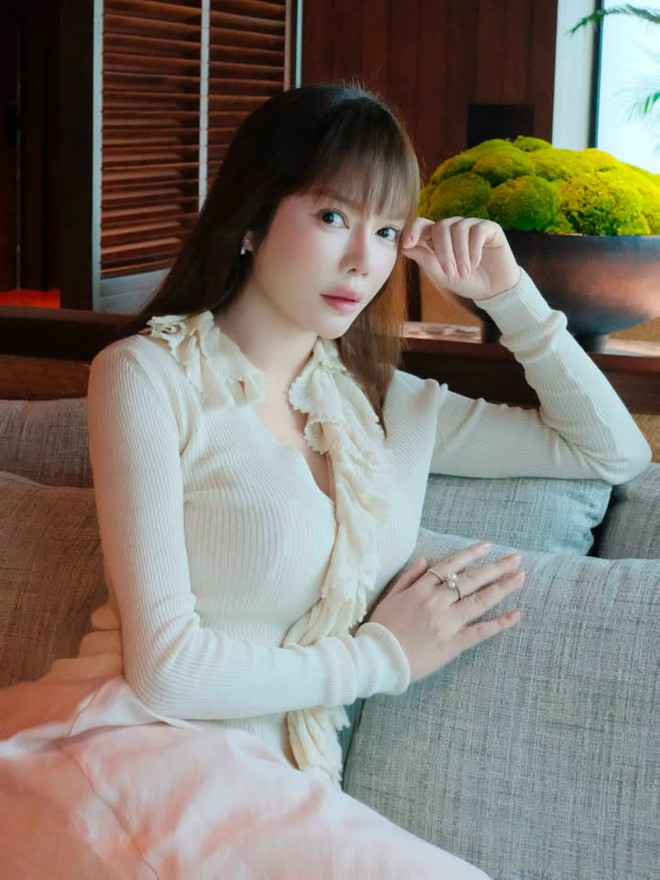 Lý Nhã Kỳ gây chú ý ở tuổi 43 - Ảnh 5.