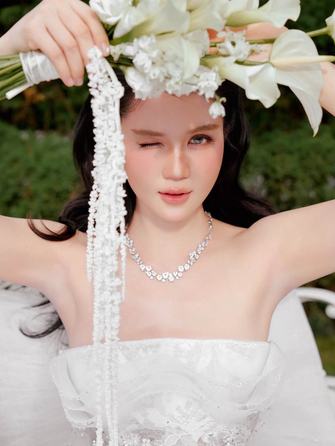 Ngọc Trinh đến tuổi trung niên: 'Chân thành là lựa chọn tốt nhất' - Ảnh 2.