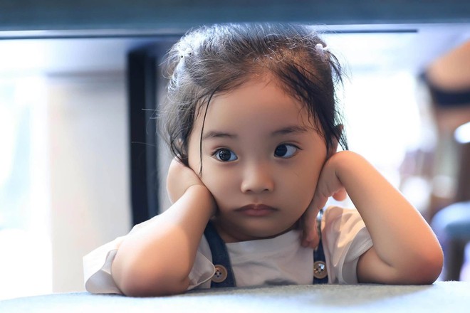 Lisa - con gái út nhà Khánh Thi thể hiện tài năng giống bố mẹ - Ảnh 3.