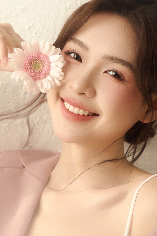 Nhan sắc đời thường của nữ diễn vi&ecirc;n đang g&acirc;y sốt phim M&ugrave;a h&egrave; năm ấy - Ảnh 3.