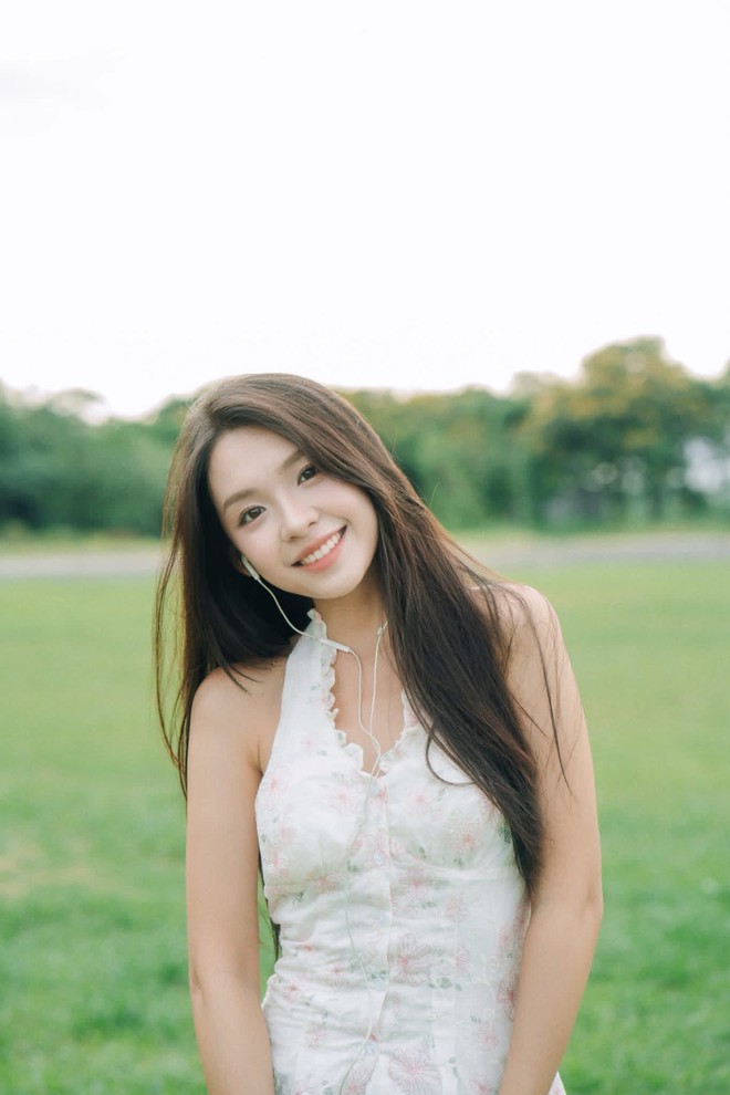 Nhan sắc đời thường của nữ diễn vi&ecirc;n đang g&acirc;y sốt phim M&ugrave;a h&egrave; năm ấy - Ảnh 14.