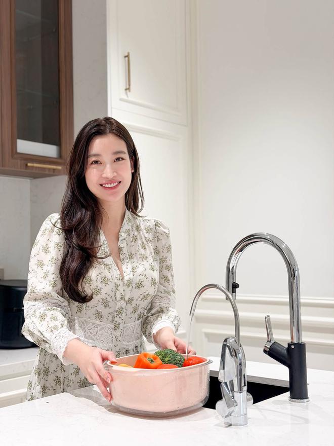 Diện mạo Hoa hậu Đỗ Mỹ Linh gây chú ý - Ảnh 1.