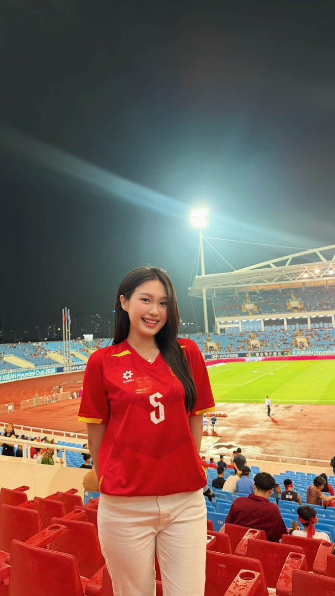 Doãn Hải My và Đoàn Văn Hậu: Khoảnh khắc Đáng nhớ trên khán đài trận bán kết ASEAN Cup 2026 - Ảnh 4.