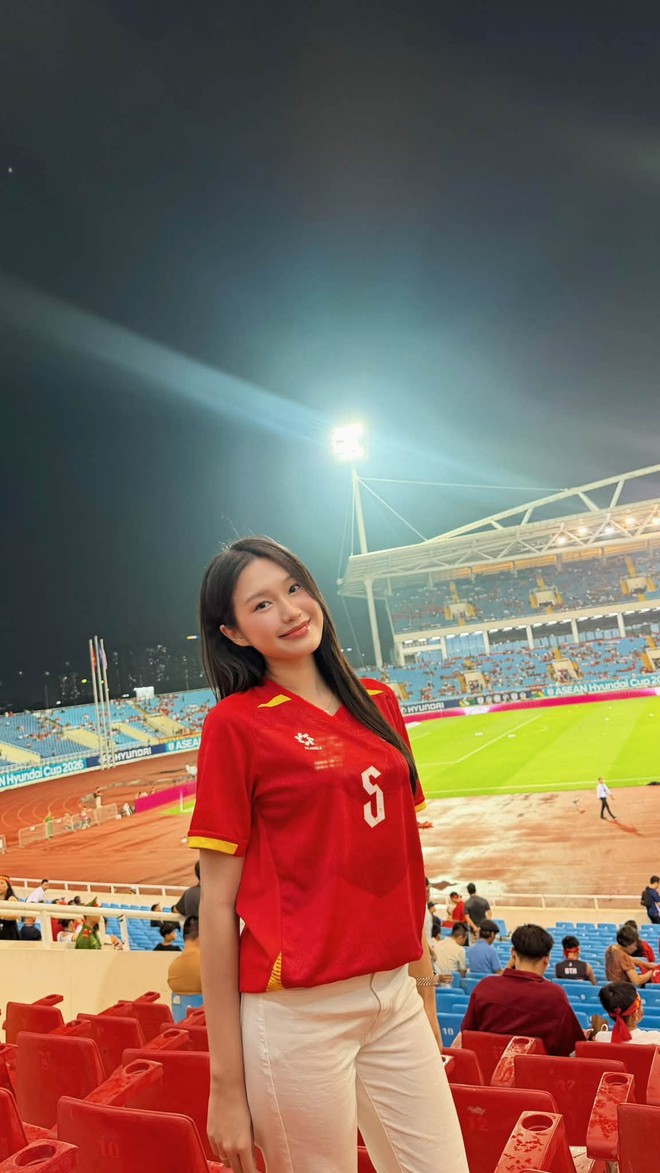 Doãn Hải My và Đoàn Văn Hậu: Khoảnh khắc Đáng nhớ trên khán đài trận bán kết ASEAN Cup 2026 - Ảnh 3.