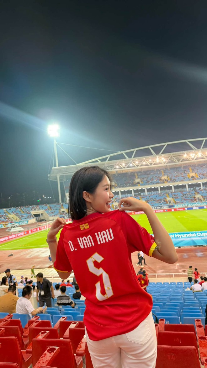 Doãn Hải My và Đoàn Văn Hậu: Khoảnh khắc Đáng nhớ trên khán đài trận bán kết ASEAN Cup 2026 - Ảnh 2.