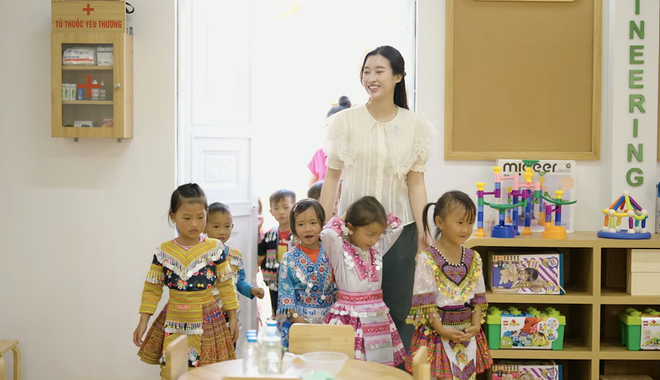 Đỗ Mỹ Linh trở lại Cu Vai 10 năm sau: H&agrave;nh tr&igrave;nh Gieo mầm tri thức cho trẻ em - Ảnh 6.