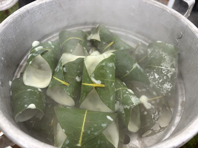 Thưởng thức bánh lá mít, cốm dẹt miền Tây tại Làng Văn hóa - Du lịch các dân tộc Việt Nam - Ảnh 4.