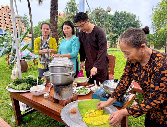 Thưởng thức bánh lá mít, cốm dẹt miền Tây tại Làng Văn hóa - Du lịch các dân tộc Việt Nam - Ảnh 7.