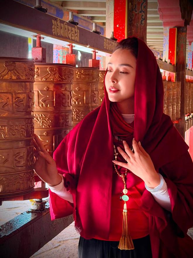 Jennifer Phạm ở tuổi 41: 'Cần bu&ocirc;ng bớt những điều kh&ocirc;ng c&ograve;n cần thiết' - Ảnh 2.