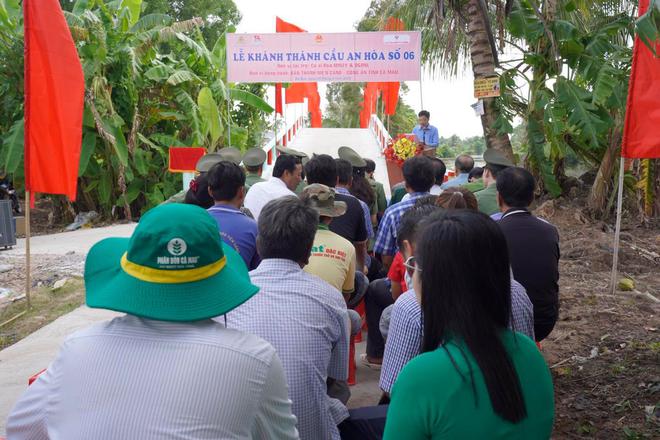 Hòa Minzy nhận bằng khen vì hành động thiện nguyện ý nghĩa tại Cà Mau - Ảnh 4.