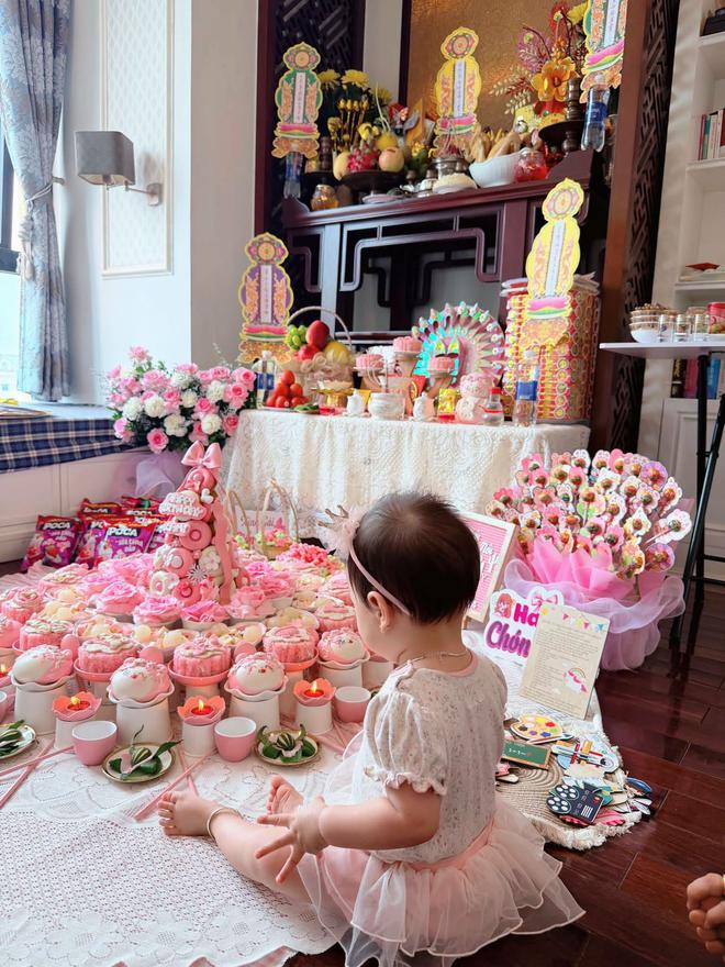 Con g&aacute;i tr&ograve;n tuổi của &Aacute; hậu Thụy V&acirc;n g&acirc;y ch&uacute; &yacute; - Ảnh 1.