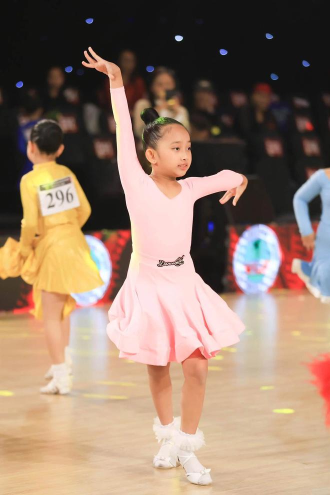 Không hề thua kém anh trai, con gái Khánh Thi khoe tài năng gây chú ý - Ảnh 2.
