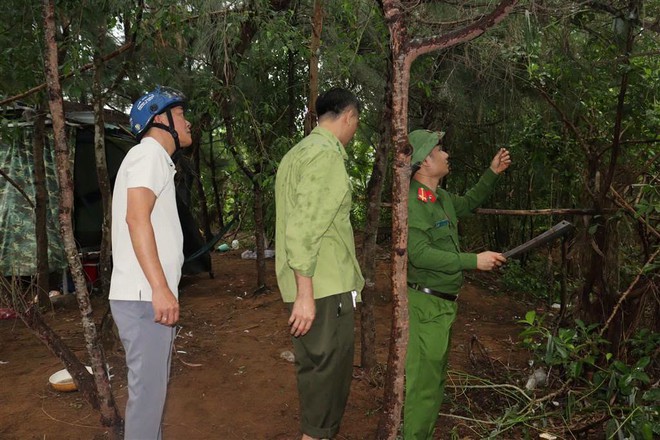 Lội đồng gỡ 'thi&ecirc;n la địa v&otilde;ng' bẫy chim trời - Ảnh 7.