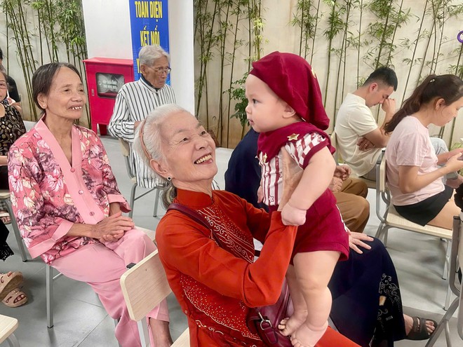 Cơ sở Chăm sóc sức khỏe người cao tuổi ban ngày Long Biên: Khởi đầu ngày mới bằng sự an tâm - Ảnh 2.