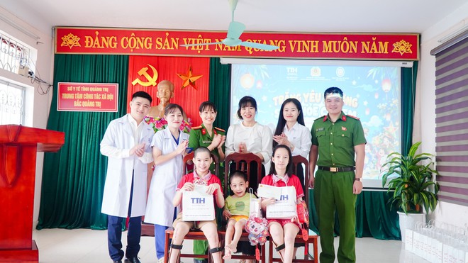 Mang kh&ocirc;ng kh&iacute; Tết Trung thu đến với trẻ em yếu thế - Ảnh 5.