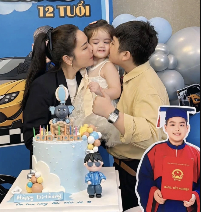 Nhật Kim Anh v&agrave; bố mẹ chồng cũ: Khoảnh khắc ấm &aacute;p trong tiệc sinh nhật con trai - Ảnh 2.