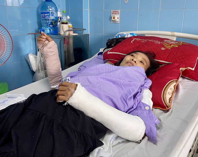 MS 1118: Gia cảnh người đàn ông chăm mẹ già, con bệnh, vợ bị tai nạn nghiêm trọng - Ảnh 4.