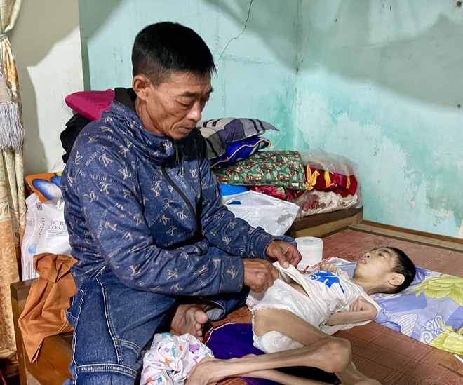 MS 1118: Gia cảnh người đàn ông chăm mẹ già, con bệnh, vợ bị tai nạn nghiêm trọng - Ảnh 6.