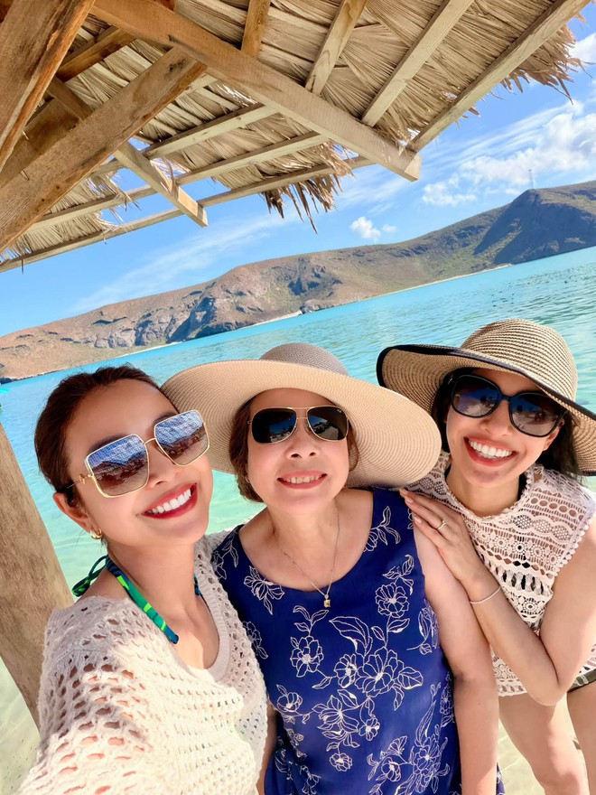 Mẹ ruột v&agrave; em g&aacute;i Hoa hậu Jennifer Phạm g&acirc;y ch&uacute; &yacute; - Ảnh 3.