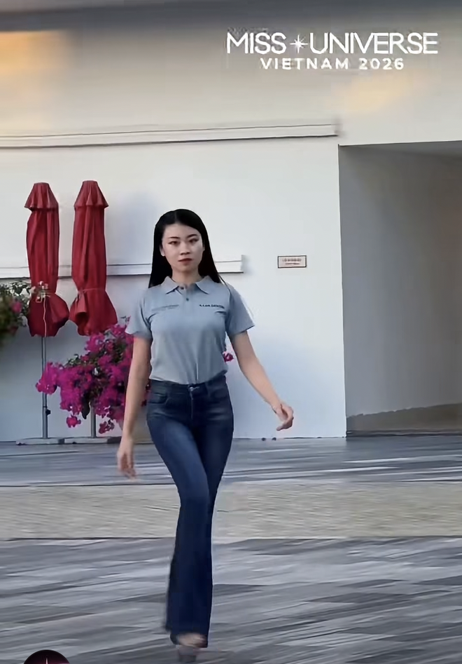 Đồng phục Miss Universe Vietnam 2026 bị ch&ecirc; V&igrave; thiết kế k&eacute;m ấn tượng - Ảnh 3.