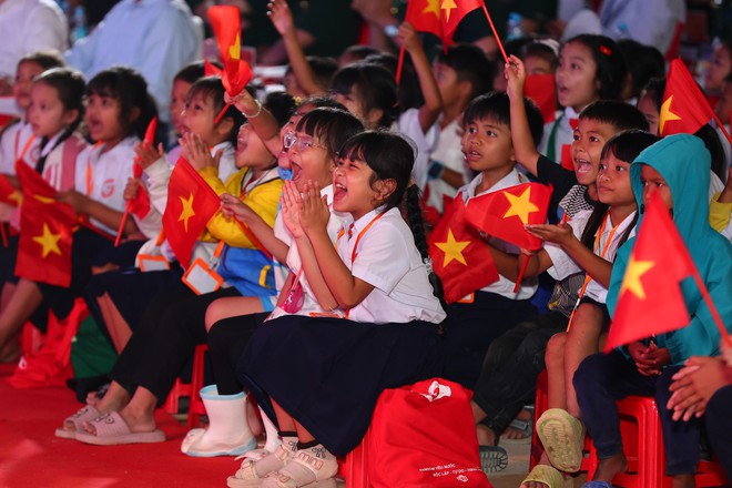 Từ đ&ecirc;m rằm T&acirc;y Giang đến một c&aacute;ch hợp lực v&igrave; thế hệ tương lai - Ảnh 5.