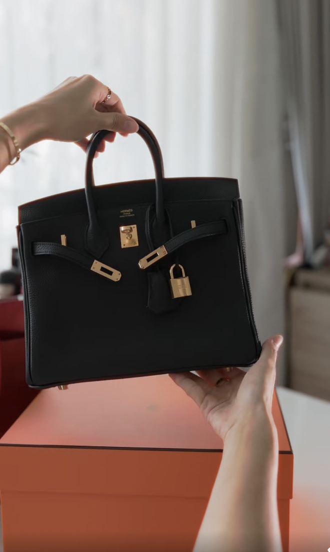 Khả Ng&acirc;n khoe qu&agrave; tiền tỷ từ chồng sắp cưới với t&uacute;i Herm&egrave;s v&agrave; v&ograve;ng Cartier - Ảnh 2.