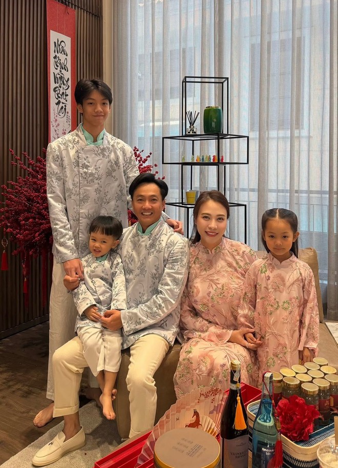 Cường Đô La gặp vợ cũ Hồ Ngọc Hà: Khoảnh khắc ấm áp trong họp phụ huynh 2026 - Ảnh 2.