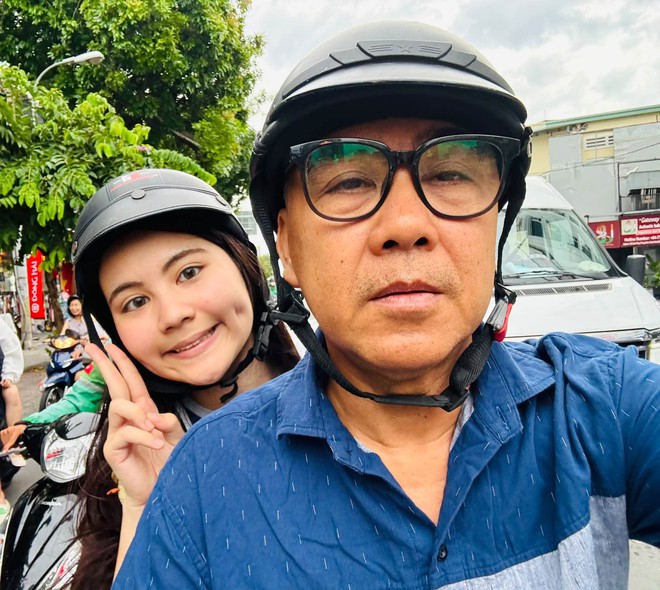 C&ocirc;ng việc kh&ocirc;ng lương của MC Quyền Linh: Hạnh ph&uacute;c B&ecirc;n con g&aacute;i Hạt Dẻ - Ảnh 1.
