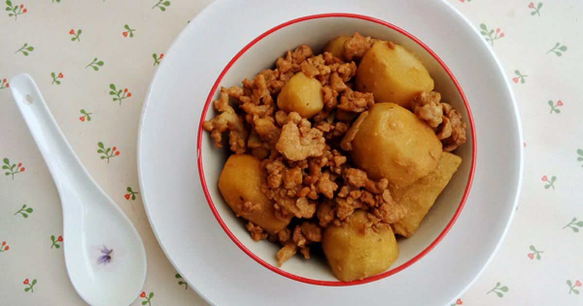 Khoai sọ rim thịt băm đậm đà