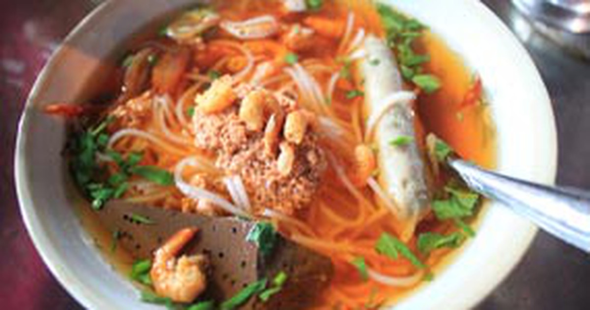 Bún riêu cua đông khách ai cũng biết
