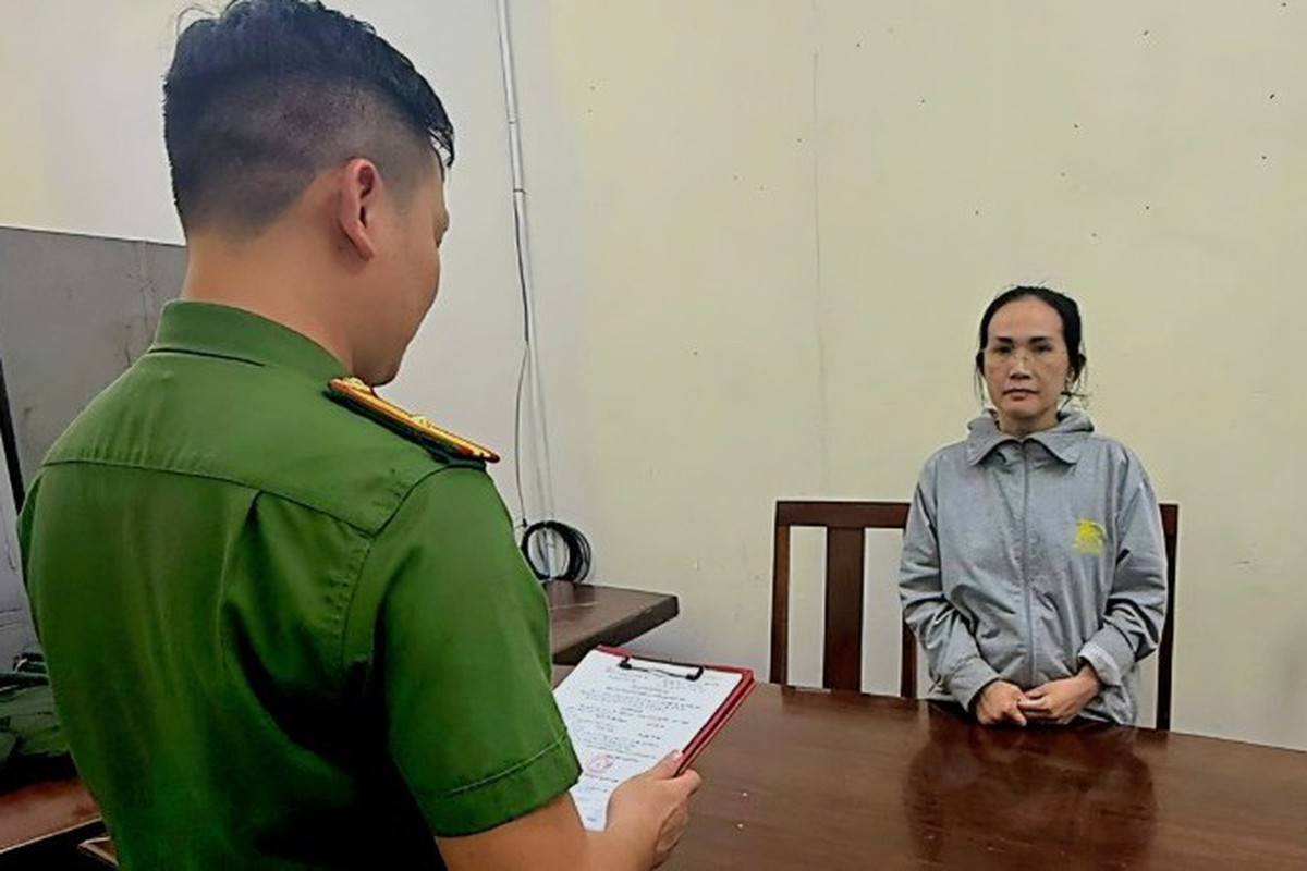https://giadinh.mediacdn.vn/zoom/1200_800/296230595582509056/2025/12/31/mua-ban-hoa-don-trai-phep-1767204594558327223914-0-34-450-754-crop-17672047464751811719896.jpg
