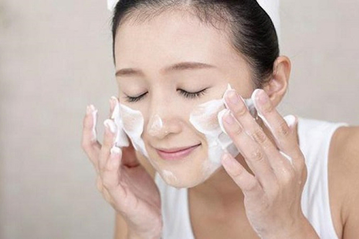 https://giadinh.mediacdn.vn/zoom/1200_800/296230595582509056/2026/6/2/su-that-ve-sua-rua-mat-lam-trang-da-co-that-su-lam-da-trang-len-202102081920190266-17803733731311903208158-0-61-451-783-crop-17803733766721673546579.jpg