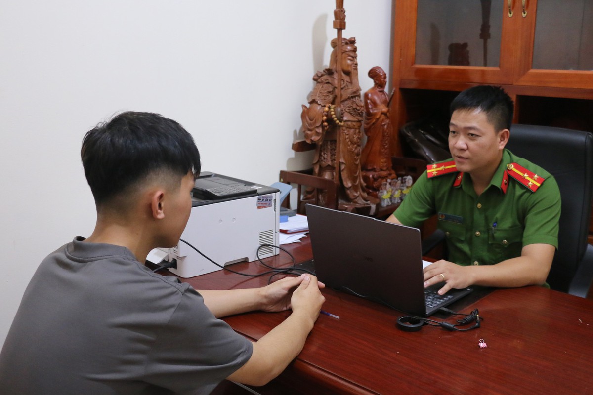 https://giadinh.mediacdn.vn/zoom/1200_800/296230595582509056/2026/7/23/cam-hoa-thanh-thieu-nien-chua-ngoan2-1784772565484908312296-114-0-1824-2736-crop-1784772632266592522099.jpg