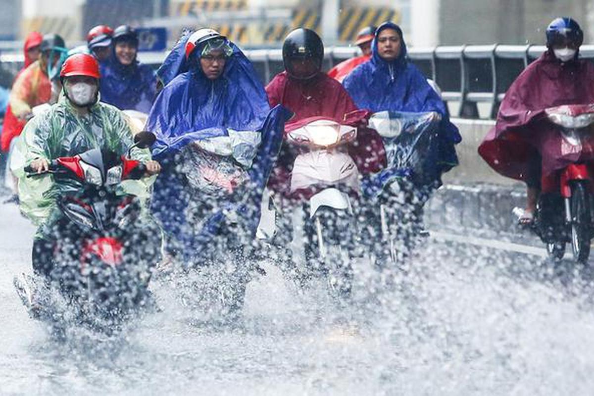 Tin sáng 1/8: Bắc Bộ tiếp tục mưa rào và dông; kỷ luật 2 sinh viên nữ có phát ngôn thiếu chuẩn mực